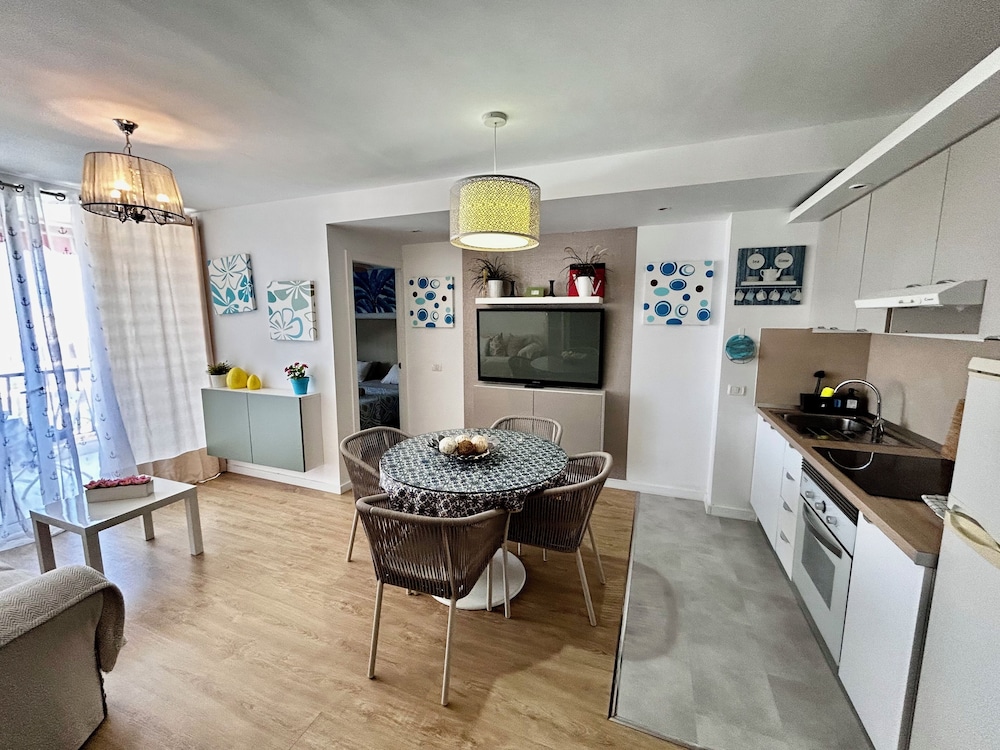 Delicious Los Cristianos,achacay,2bdr & 2bathr Beach Close Wifi Free