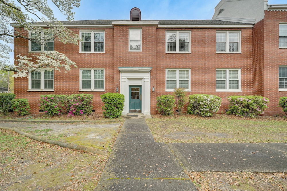 8 Mi to Beach: Cozy Condo Getaway in Wilmington!