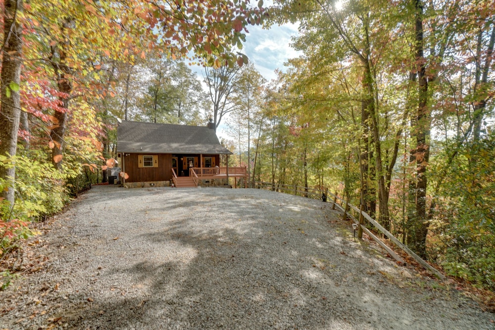 Picturesque Clayton Cabin w/ Mountain Views!