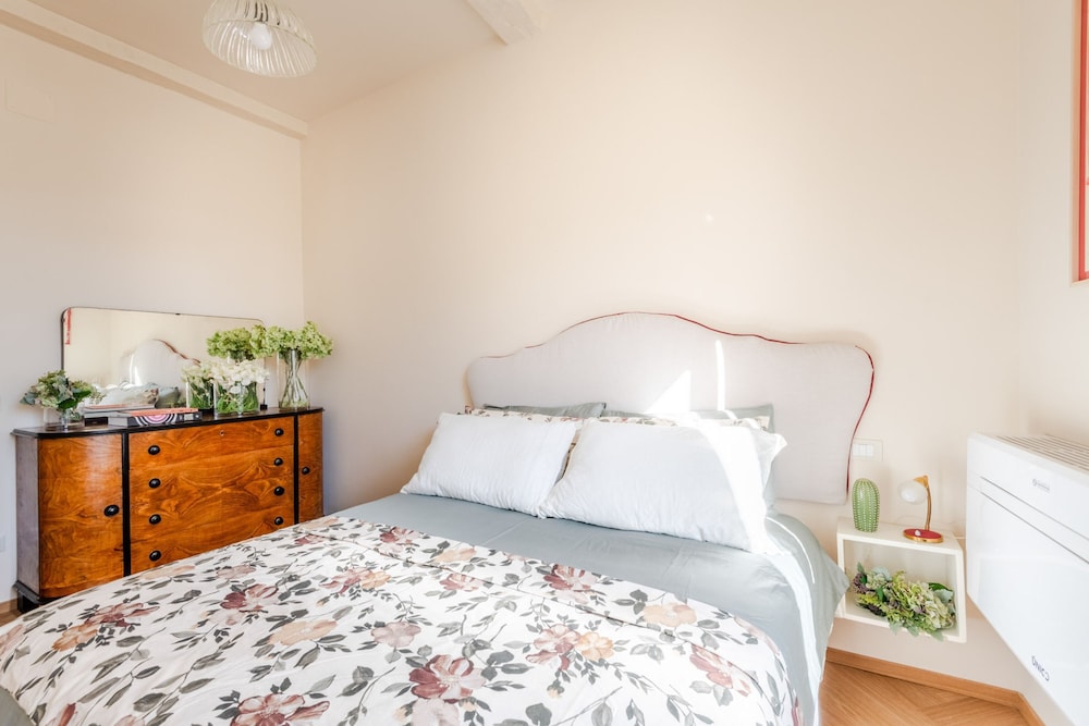 Casa Dante in Lucca With 3 Bedrooms and 2 Bathrooms