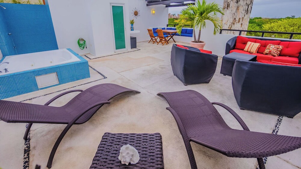 Luxury Penthouse with 2 BR - Meridian