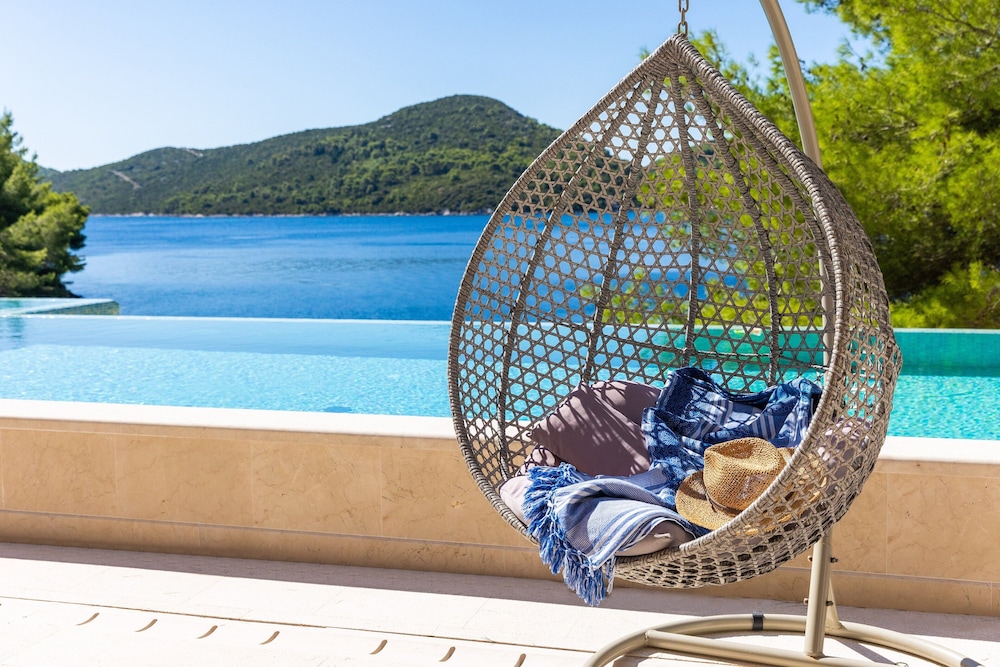 Beachfront Villa Brulupes en Ston — recepcion & lobby