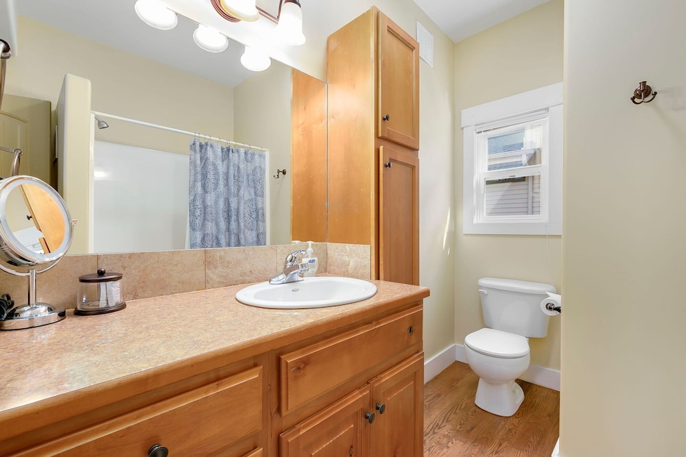 Spacious Old Town Home Walk to Dining & Culture!