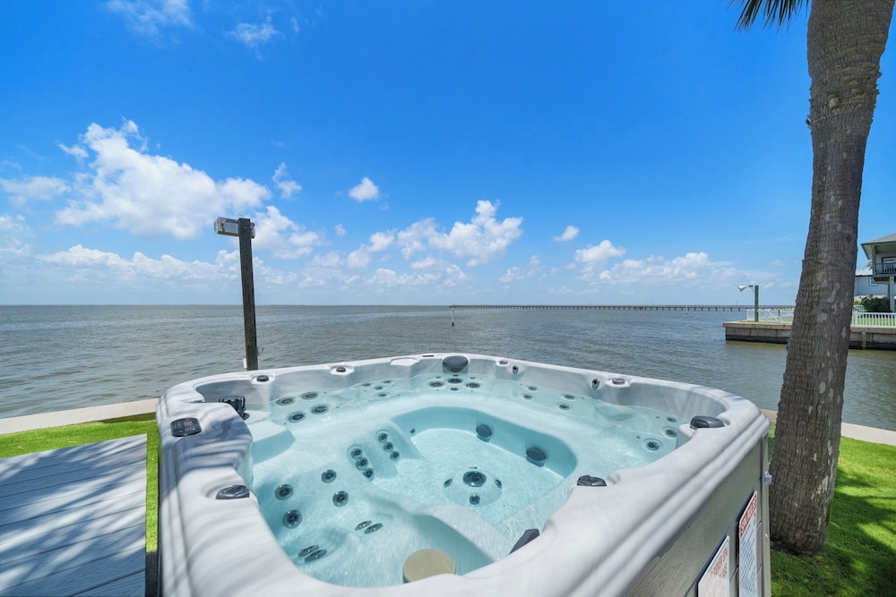 Blue Marlin Bayfront Retreat by Ryson Vacation Rentals