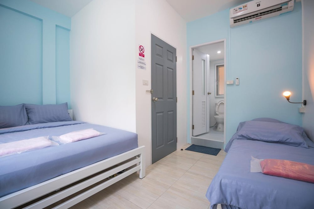 D Hub Hostel