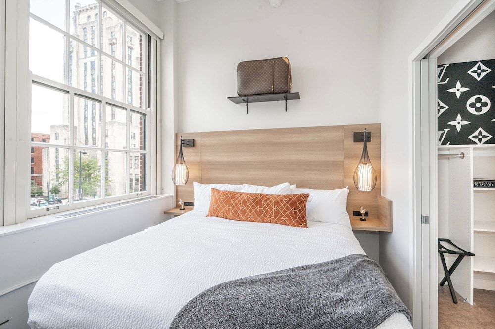 The 333 Suites For 24 Guests