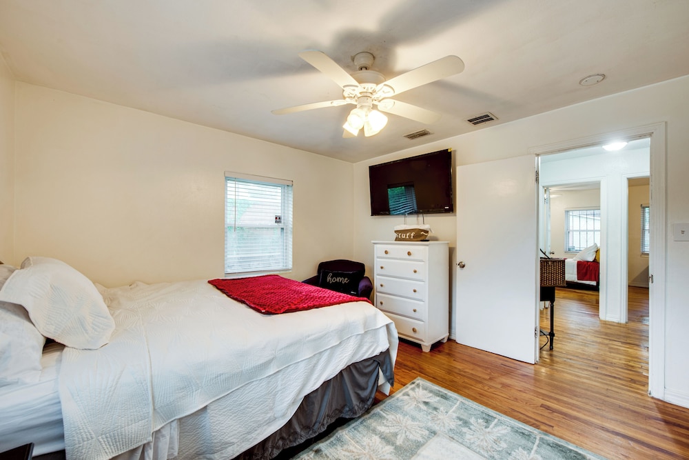 Walkable to FSU Campus: Cozy Retreat w/ Deck!