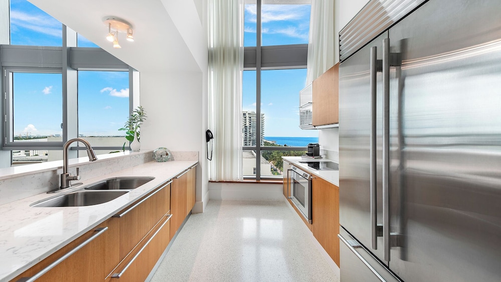 Luxury Vacation Rentals at The Setai by LRMB
