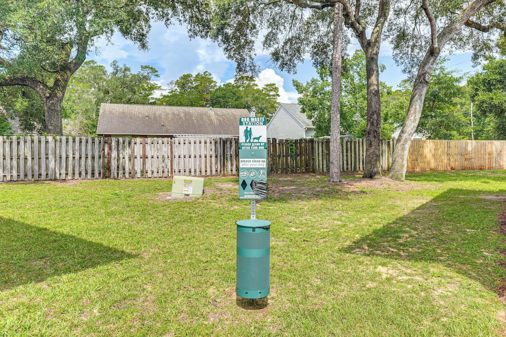 2 Mi to State Park: Dog-friendly Niceville Home