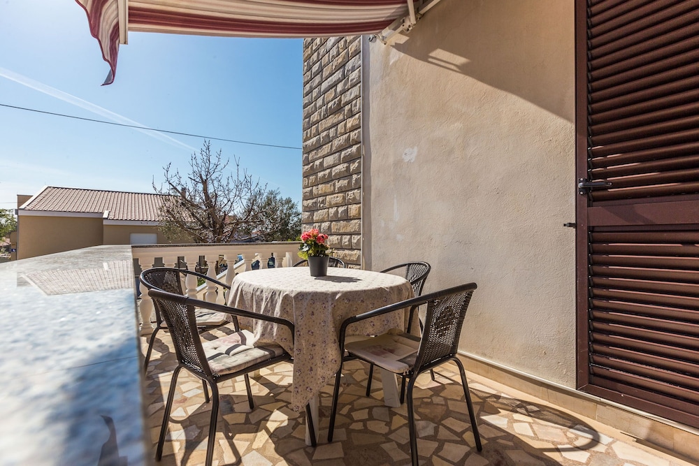 Lovely Leisure Apartments With Pool