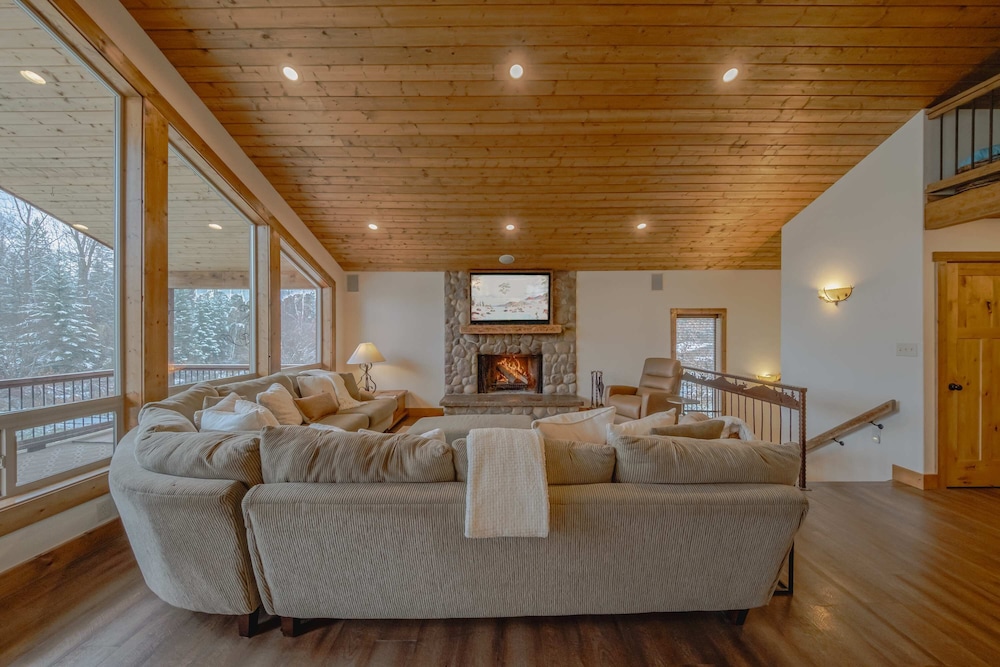 Flathead River Retreat For 15!
