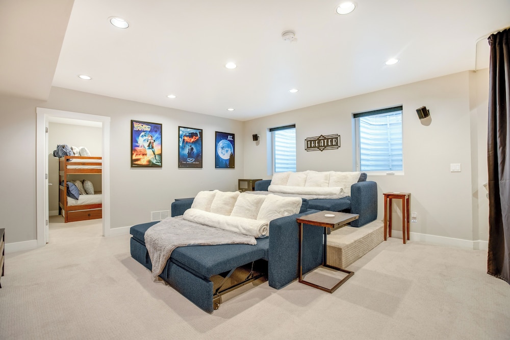 1 Mi to Dtwn Denver: Sleek Duplex w/ Rooftop Deck!
