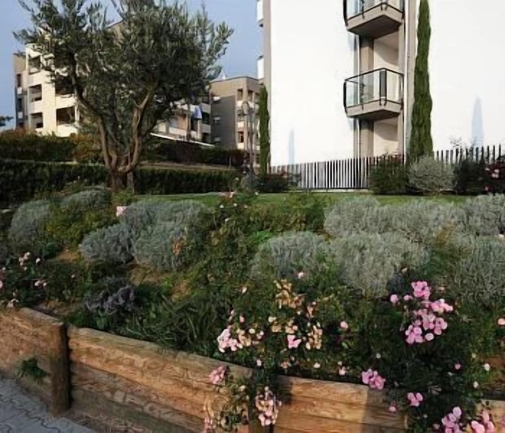 Photo 10