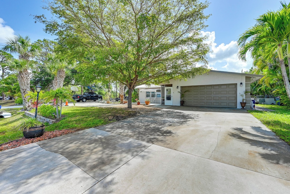 1 Mi to Dtwn Bonita Springs: Home w/ Lush Yard!