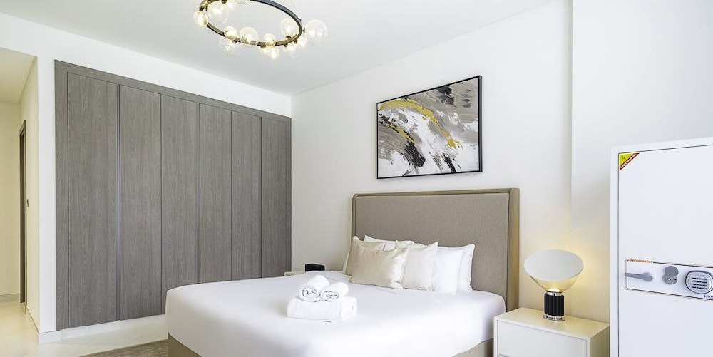 LUX Burj Khalifa Lagoon View Suite 2