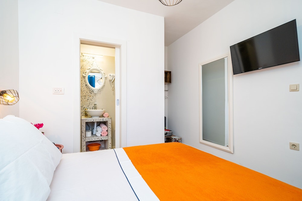 Jele Rooms
