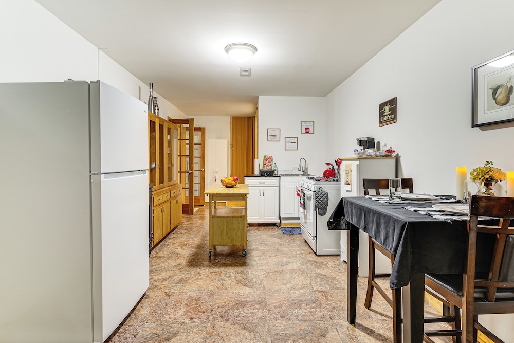 9 Acres, Pick Your Own Apples: Cabin in Arlington!