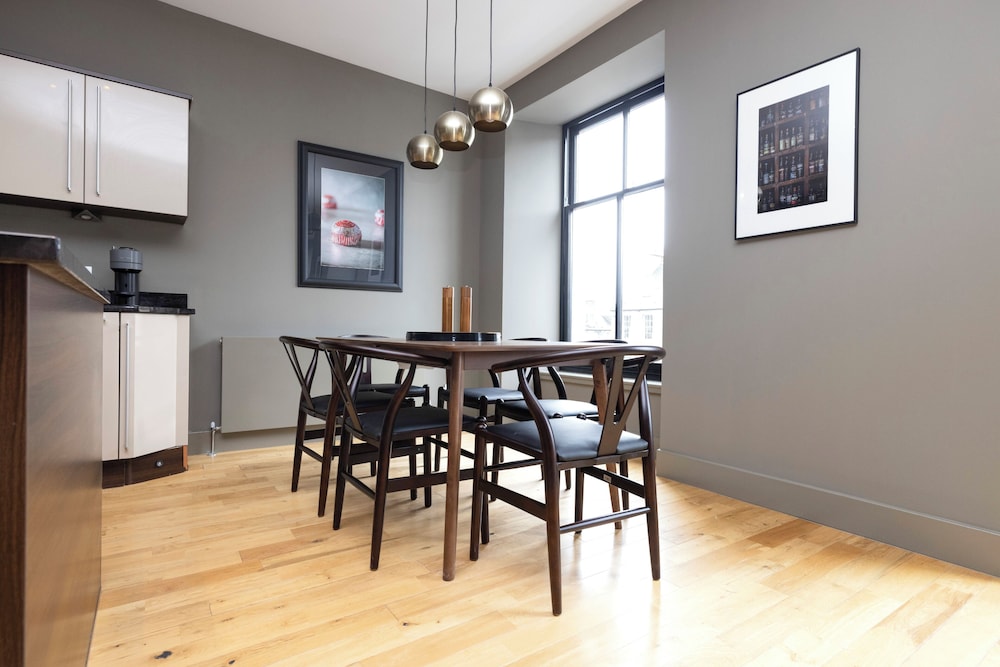 Stylish 2-bed flat in New Town