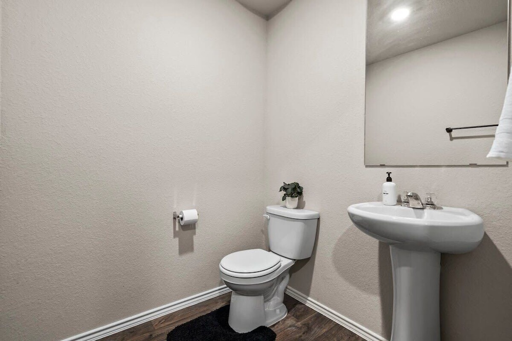 @ Marbella Lane - Amazing 4BR Lakeview Home
