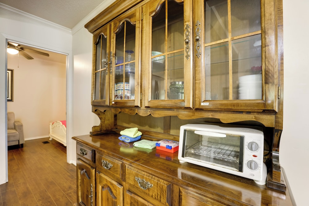 Bike & Hike On-site: Inviting Cleveland Retreat!