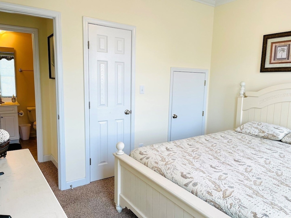 Angling Inn 4 Bedroom Home by RedAwning view 3