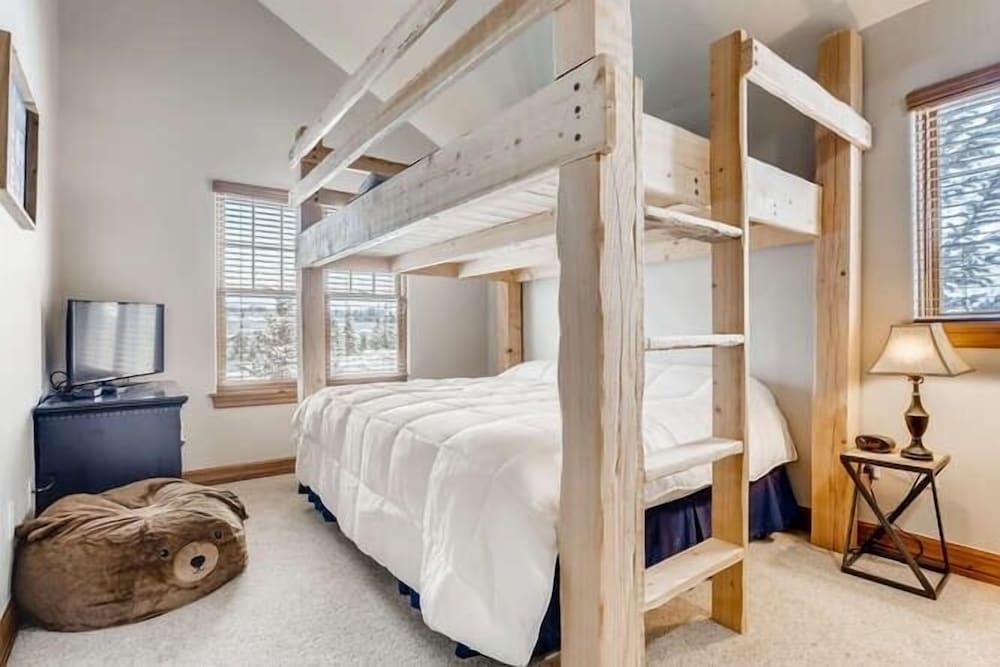 Private Hot Tub, Mountainscape Chalet! Family Paradise! 2 Bedroom Home by RedAwning view 2