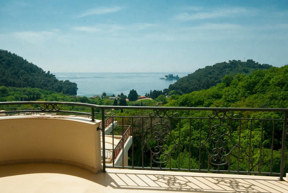 St. George Apartments and Villa with pool