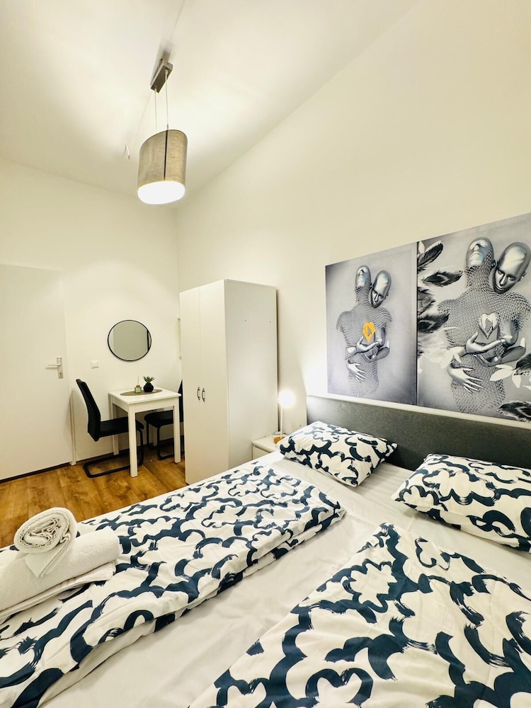 5BR Apt For 10 Walk to Kaufpark Alterlaa