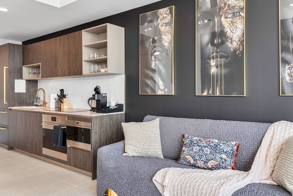 Penthouse 1BR Breathtaking City & Water Views