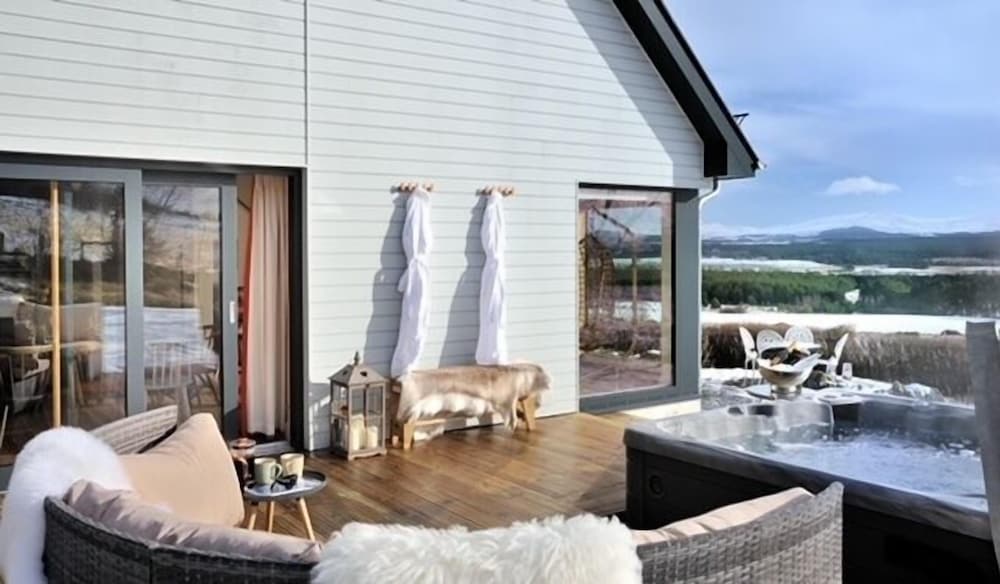 Tom's Lodge