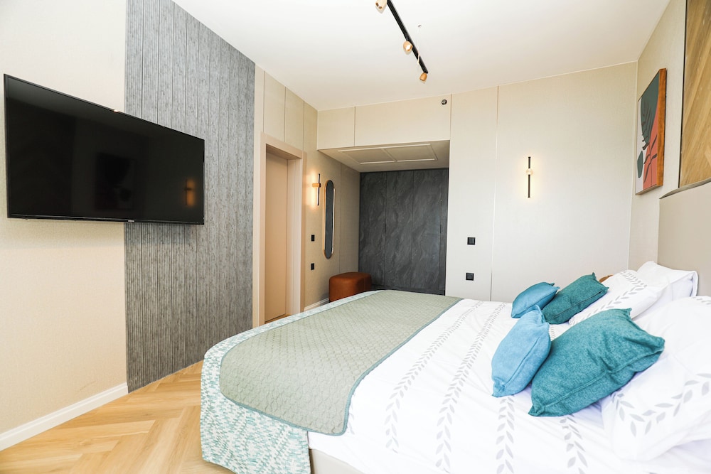 Hotel Grace's Oasis - Image 1