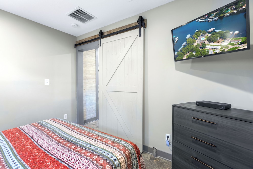 Bass Point Bliss - Resort Rental on Lake of the Ozarks Shoreline