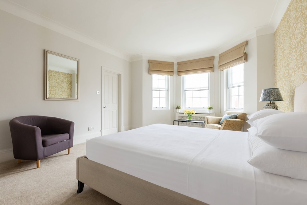 Sloane Avenue IV by Onefinestay