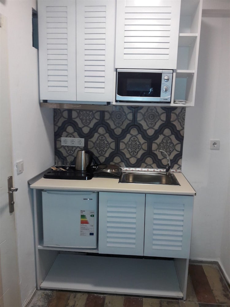 Hot Budget - Image 34