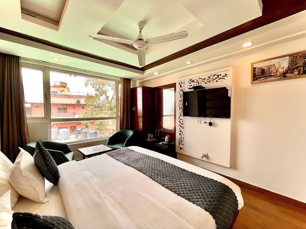 Hotel Roshie Mall Road Mussoorie