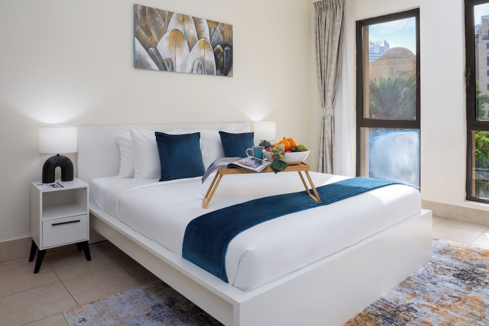 Maison Privee - Stylish & Spacious Apartment in Downtown Dubai