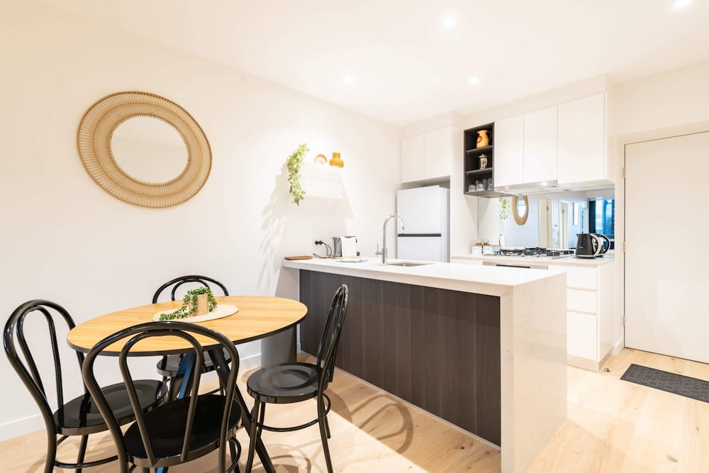 Central 2 Bedroom Apartment in Southbank view 2