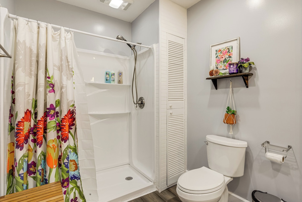 Walkable Group Getaway w/ Bikes in West Liberty!