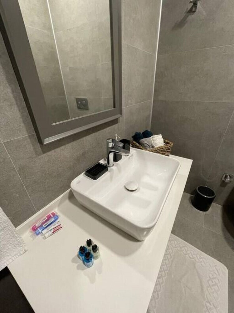 Modern Deluxe 1 1 Living Apartment Near Mall of Istanbul
