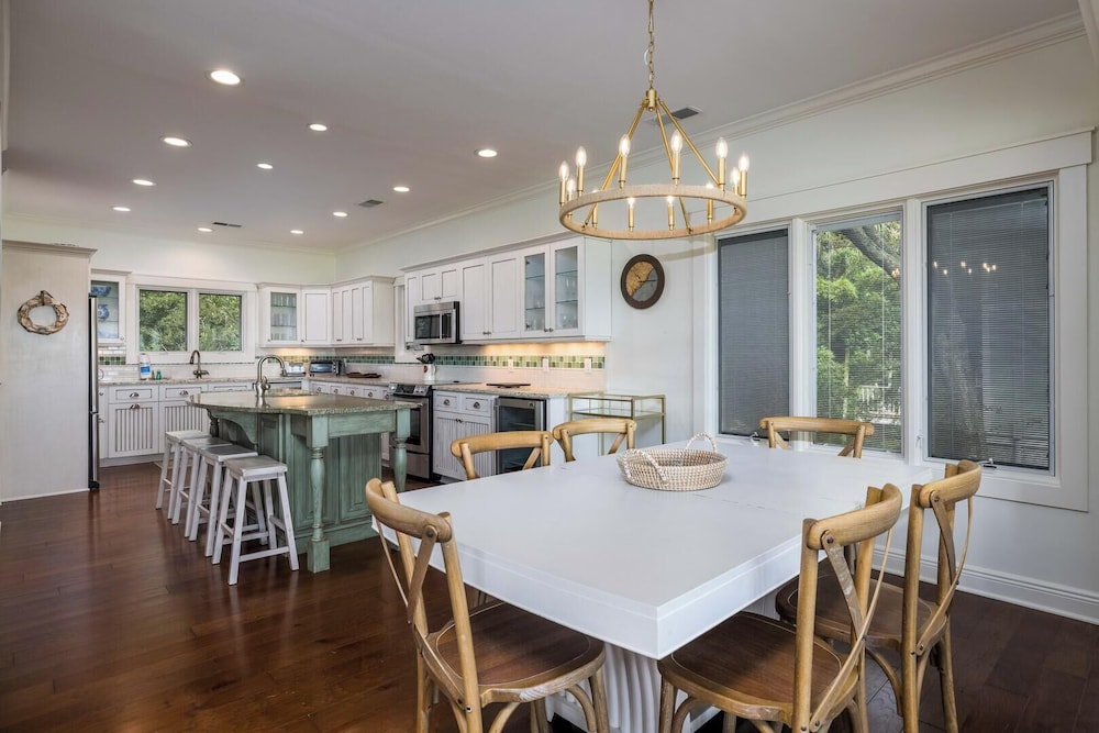 111 Cardinal Crest