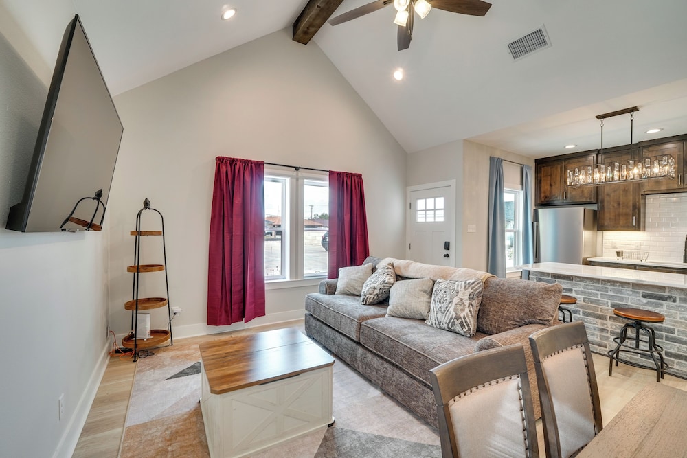 7 Mi to Afb: Central & Modern San Angelo Home