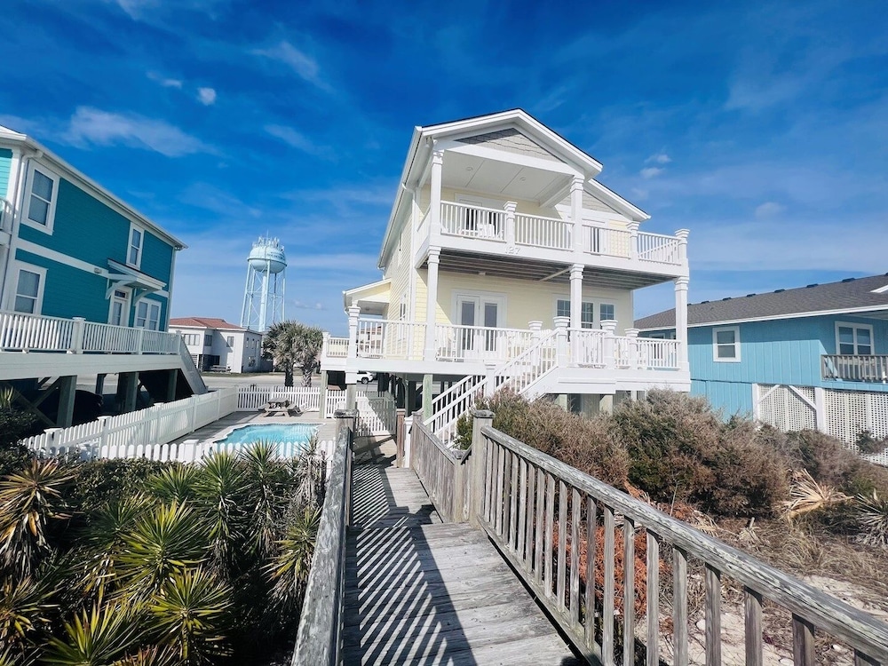 1 Ez Access 4 Bedroom Home by RedAwning