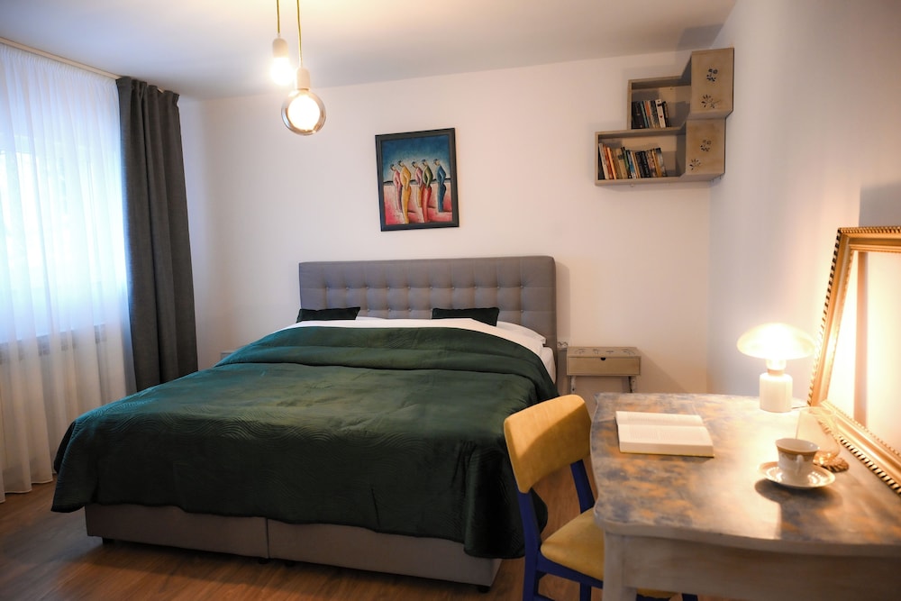 Tweet apartments