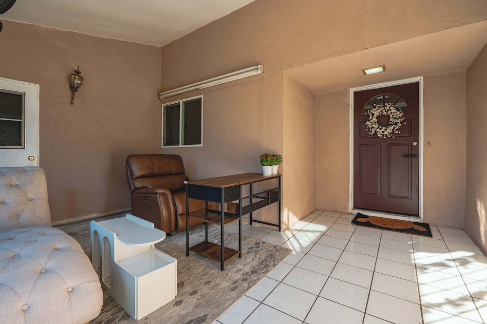 Newly Updated Family Retreat Safe Area Near Dtla