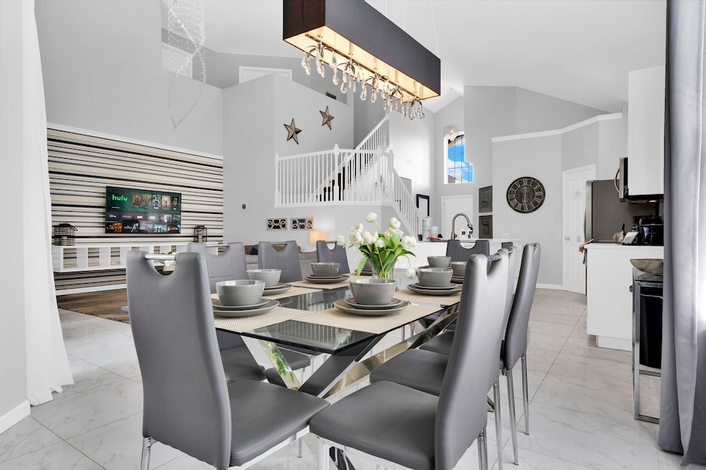 5Br Kissimmee Home W/ Pool & Game Room Fun - Image 1