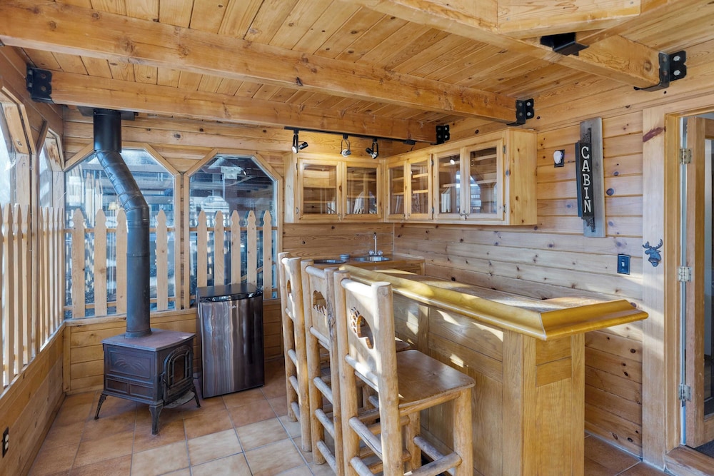 Viewtopia by Avantstay Lakefront Views + Hot Tub