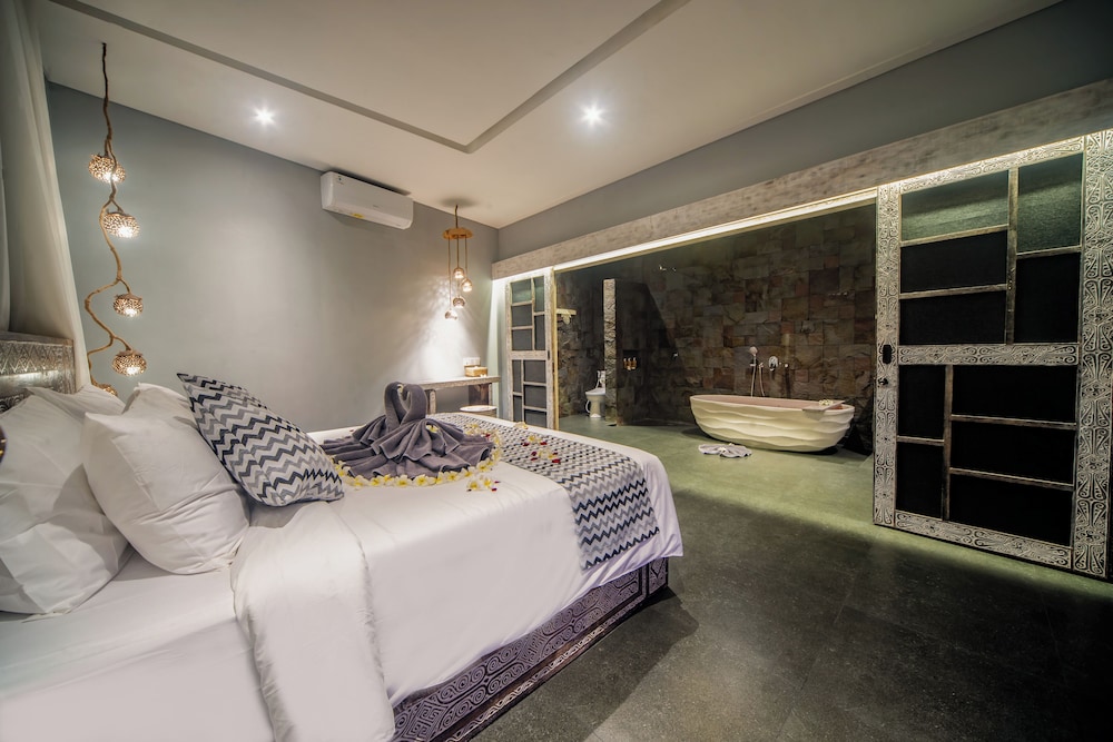 Luxury-Sang Villa-Central Sanur