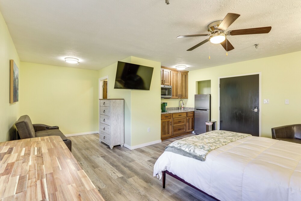 Quiet Oakland City Studio: Walk Downtown!