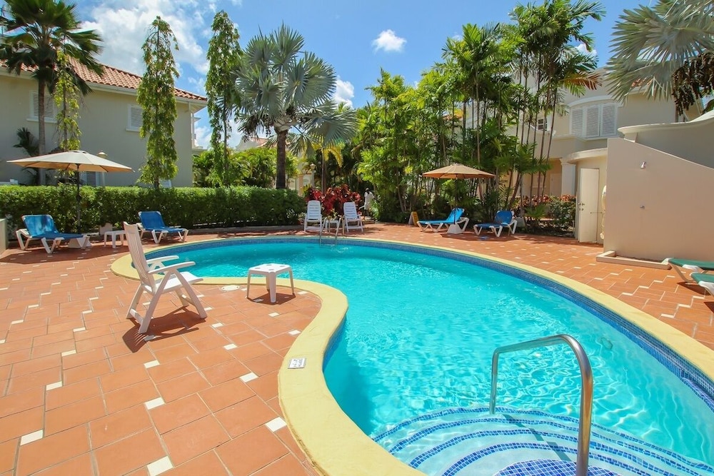 Large Townhouse with Plunge Pool, 3 mins from Beach - Turtle View 2 by BSL Rentals
