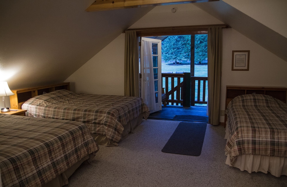 Whittaker's Motel & Historic Bunkhouse